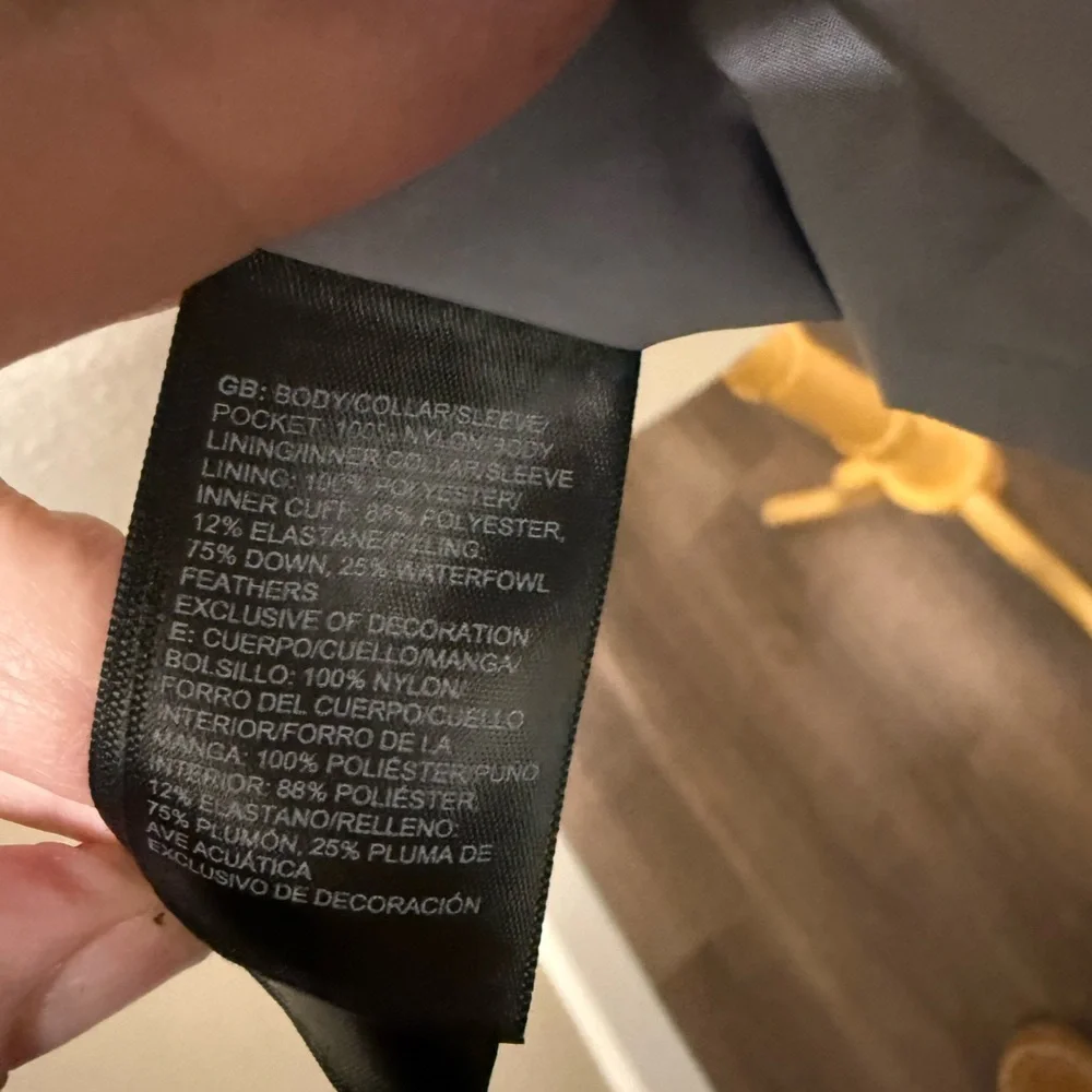 The North Face Women's Light Gray Puffer Jacket - Picture 6 of 9